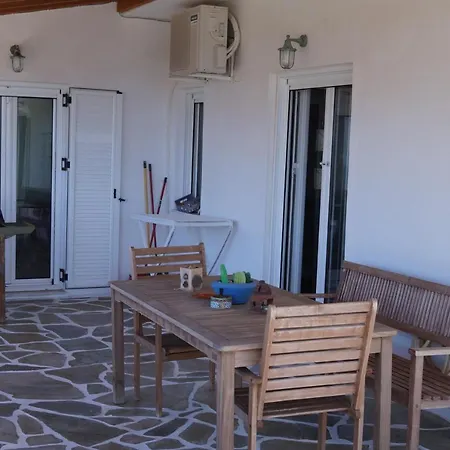 Modern Big House In The Port Of Andros דירה *