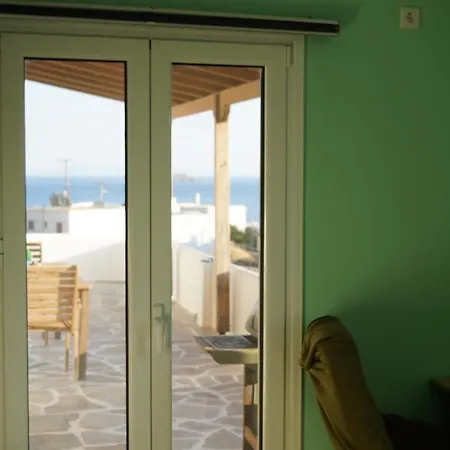 Modern Big House In The Port Of Andros דירה גאווריון